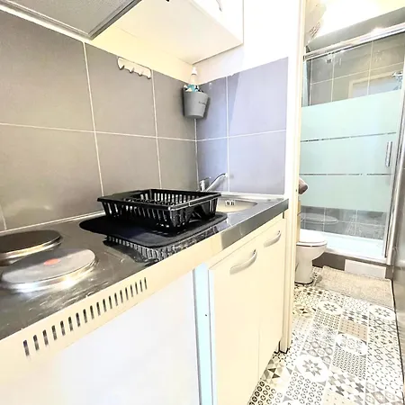 Neuf A 2 Pas Du Metro Apartamento *